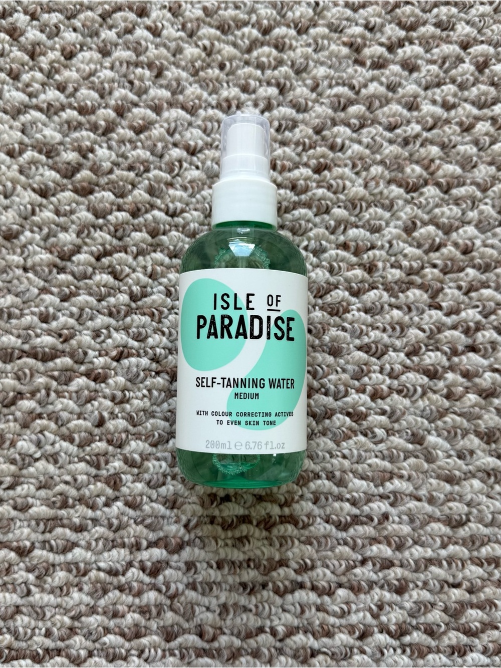 New Isle of Paradise Self-Tanning Water in Medium